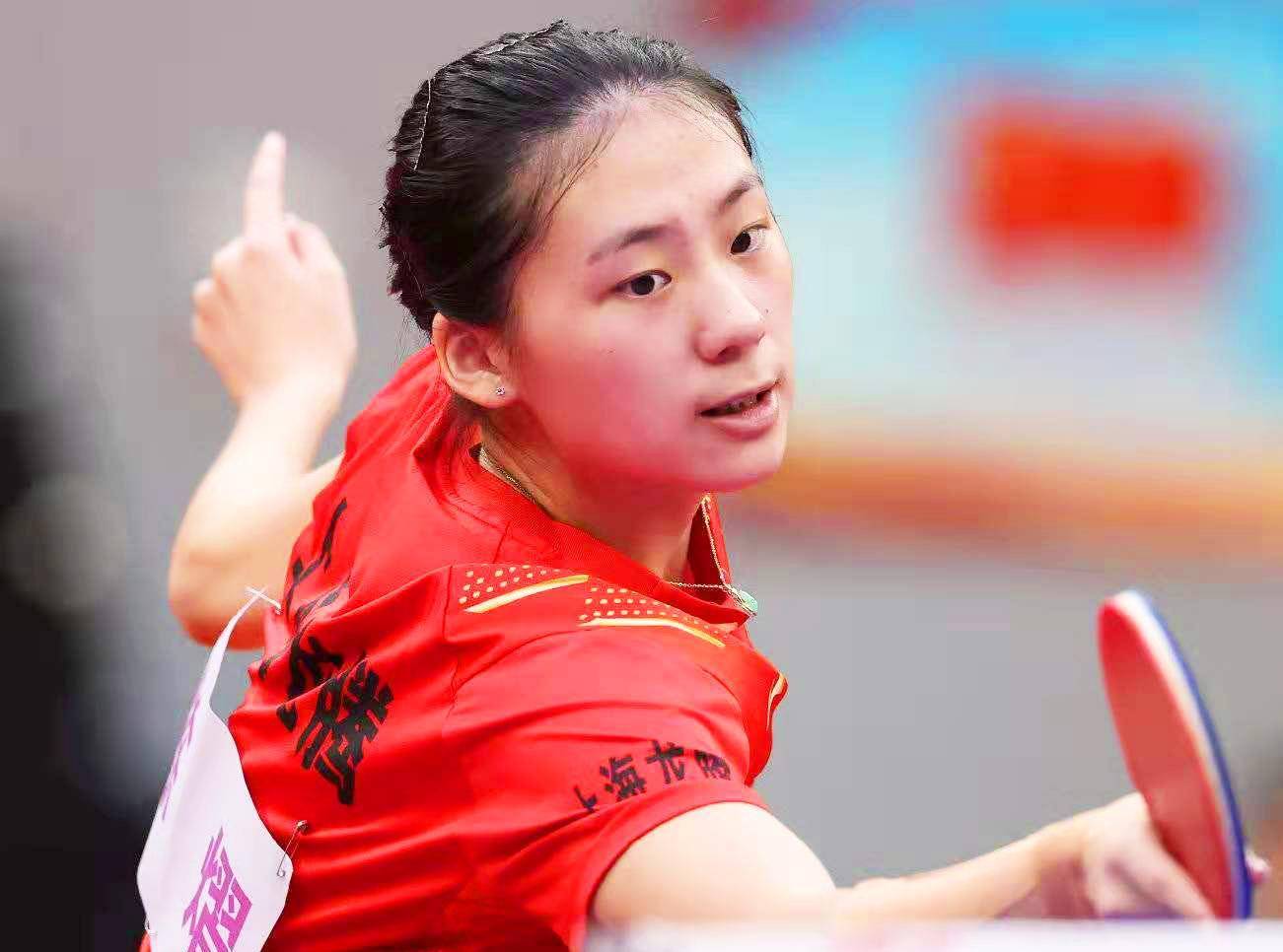 望向窗外的 望向窗外的